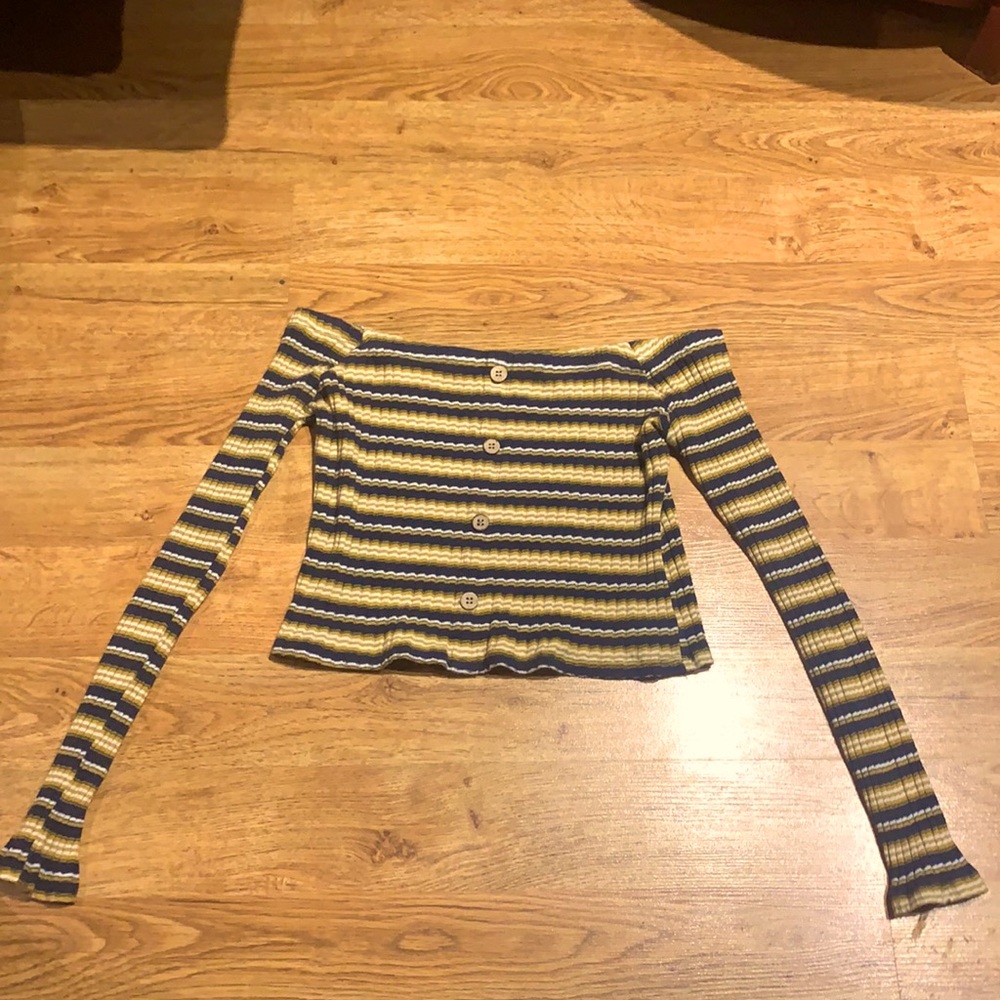 Off the shoulder long sleeve crop top